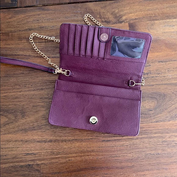 Wallet with shoulder chain and wristlet - Picture 3 of 3